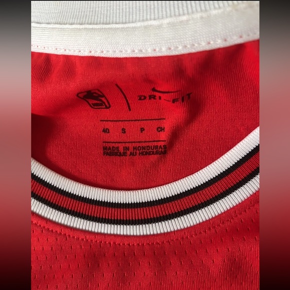 NWOT’s Nike NBA Chicago Bulls DeMar DeRozan Jersey Men’s Size Small - Picture 3 of 3